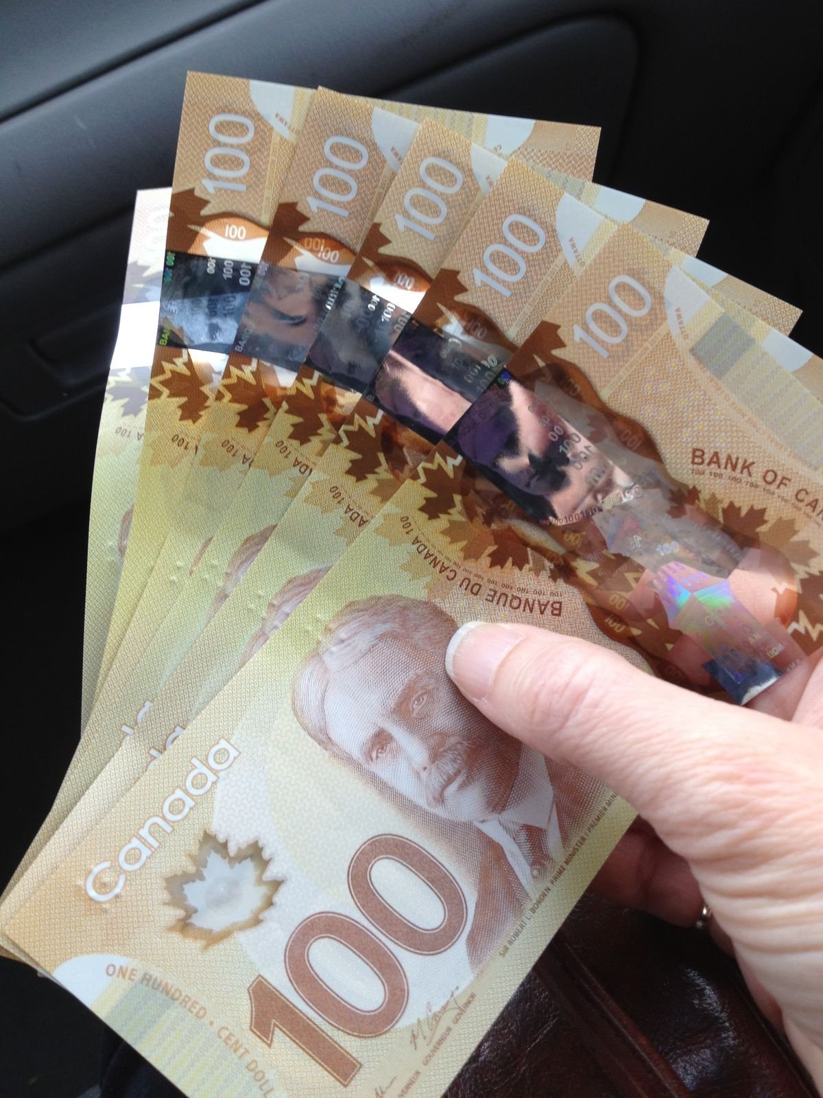 100 CAD BILLS - Image 3